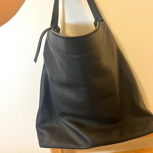 Everlane Handbags - Back to the office essential! Everlane the Boss Bag